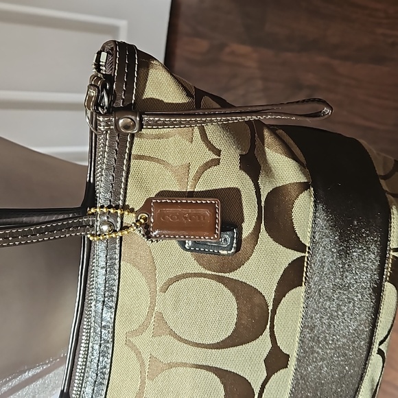 COACH F13548 AUTHENTIC SHOULDER BAG TAN, BROWN SIGNATURE CANVAS PREOWNED - Picture 4 of 12